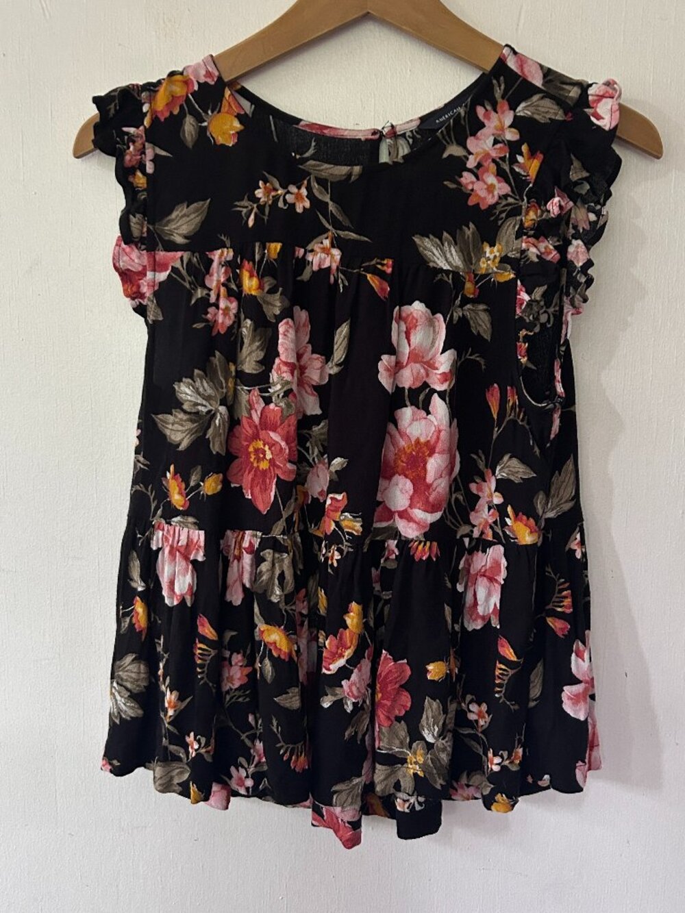 American Eagle Black Floral Top Womens Small Sleeveless Dark Cottagecore Ruffle